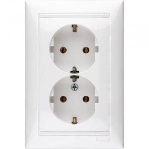 Розеточный блок - Valena - немецкий стандарт - 2х2К+3 - на винтах - укомплектованный