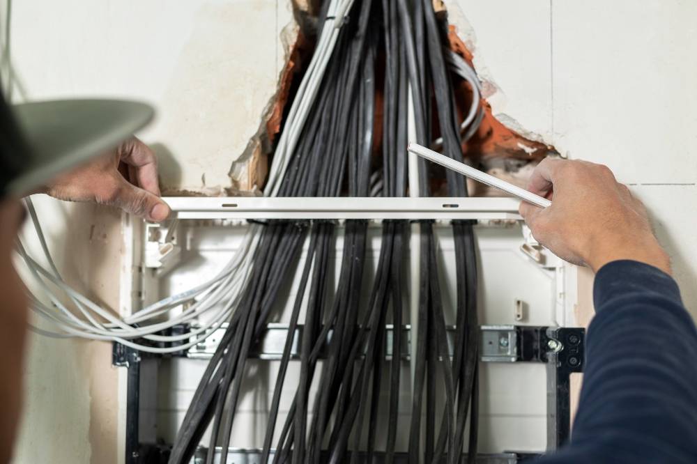 Скрытая прокладка кабеля