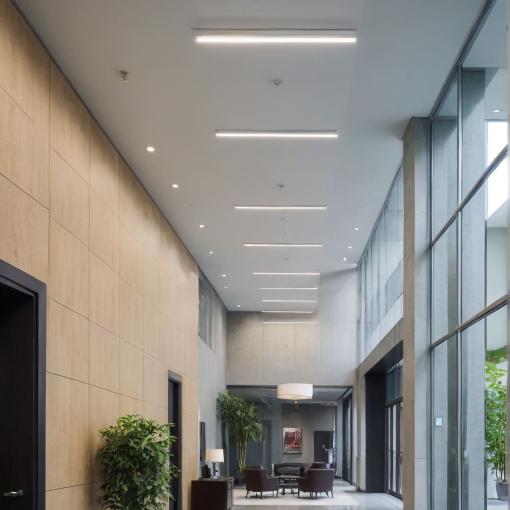 Накладные потолочные светильники в офисе